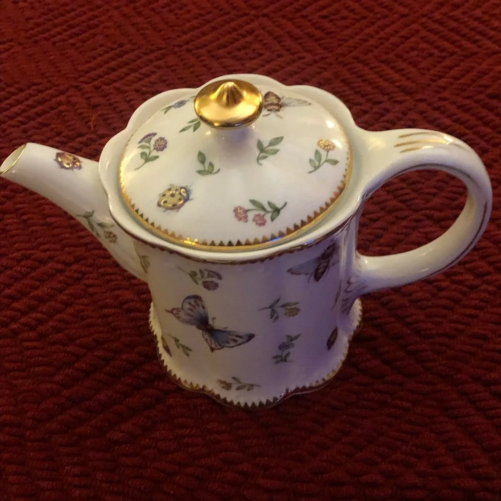 Godinger Primavera Pircelain Butterfly Floral Teapot with Gold Trim - White